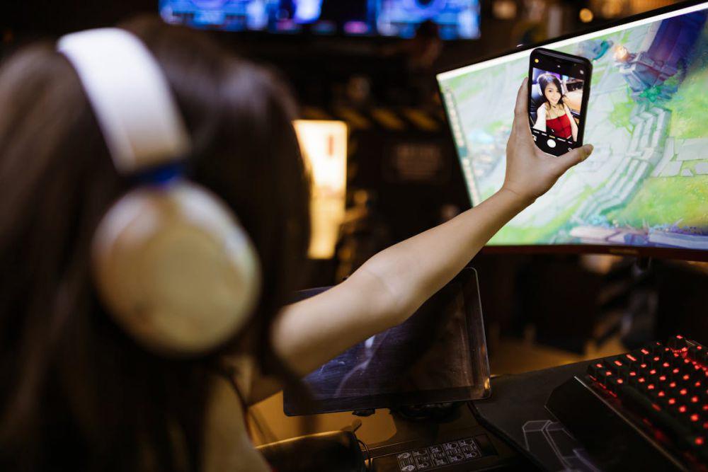 7 Tips dan Contoh Swafoto yang Benar, Bikin Lebih PD!