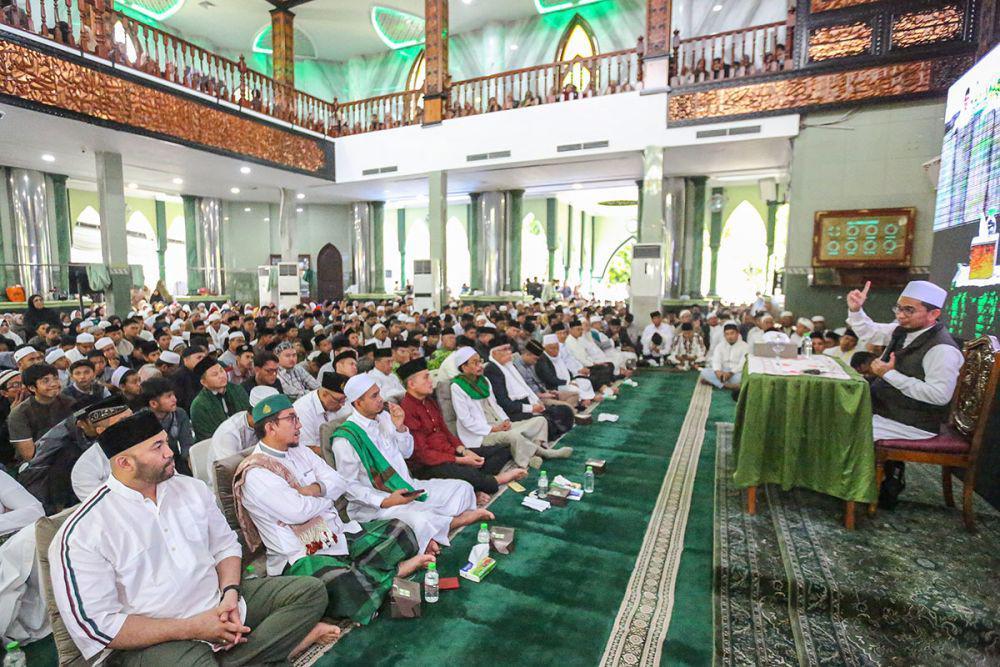 Ustaz Adi Hidayat (UAH) menyampaikan tausiyah di Medan (Dok. IDN Times)