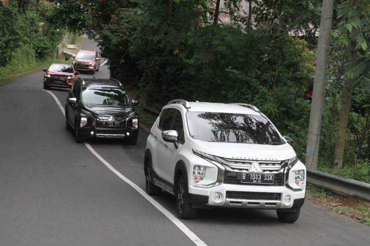 Sejumlah mobil Mitsubishi saat touring (mitsubishi-motors.co.id)