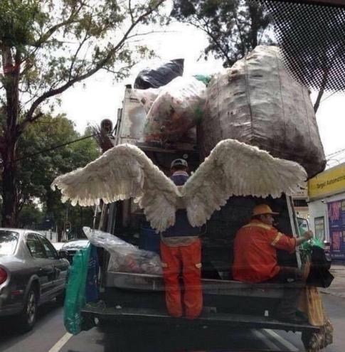 potret lucu tema cosplay kostum sayap unik (instagram.com/disturbingzone)