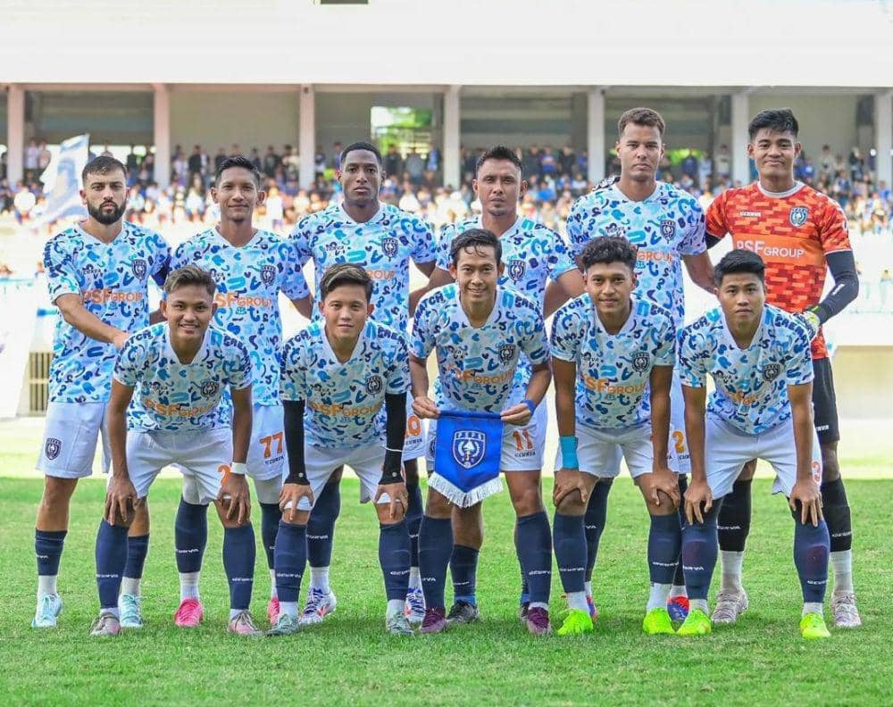 11 pemain PSPS Pekanbaru berfoto saat ujicoba melawan PSIM (IDN Times/ IG pspsriau)