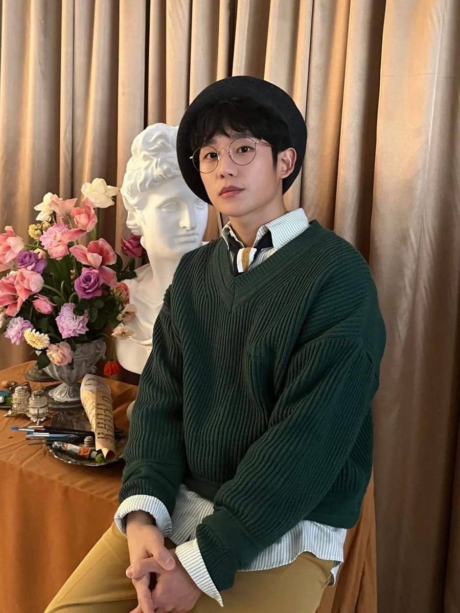 potret Jung Hae In (instagram.com/holyhaein)