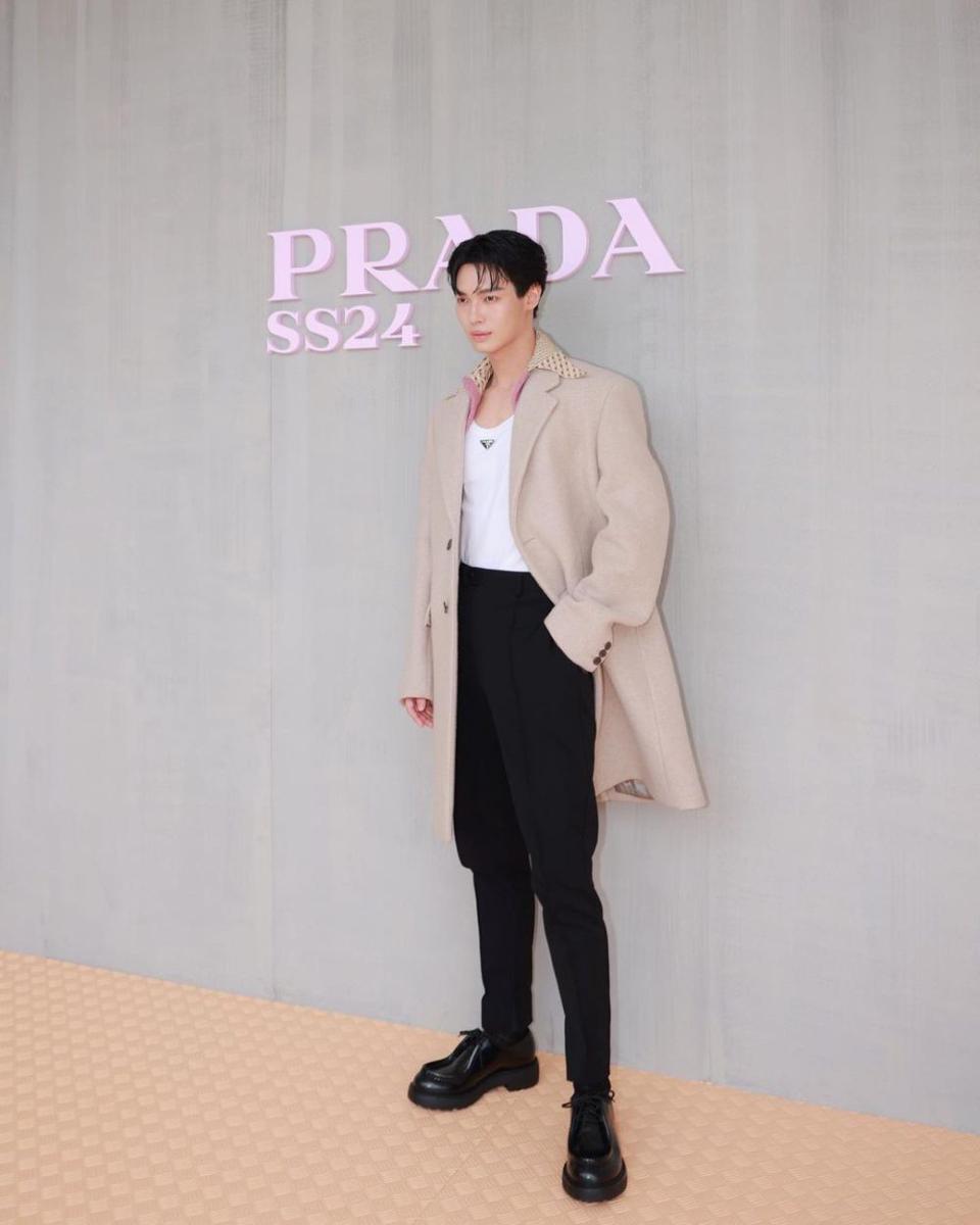 outfit romantis fine dining ala Win Metawin (instagram.com/winmetawin)