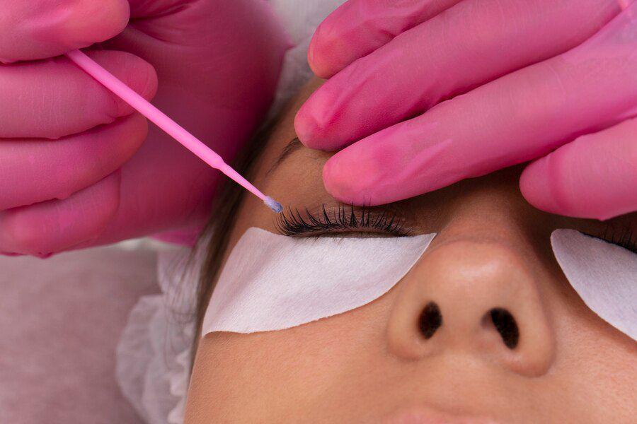 Ilustrasi eyelash extension. (freepik.com)