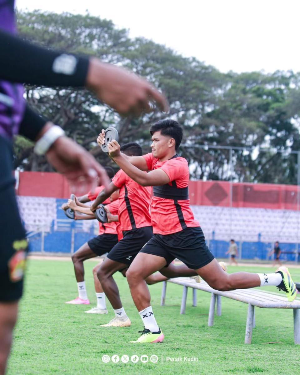 Pemain Persik Kediri saat berlatih. Instagram.com/ persikfcofficial