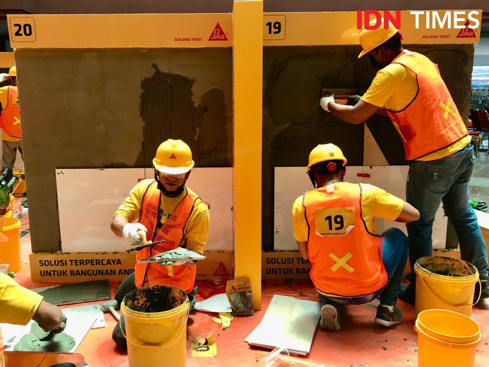 2 Tukang Bangunan Demak Juara Lomba Pemasangan Keramik di Semarang