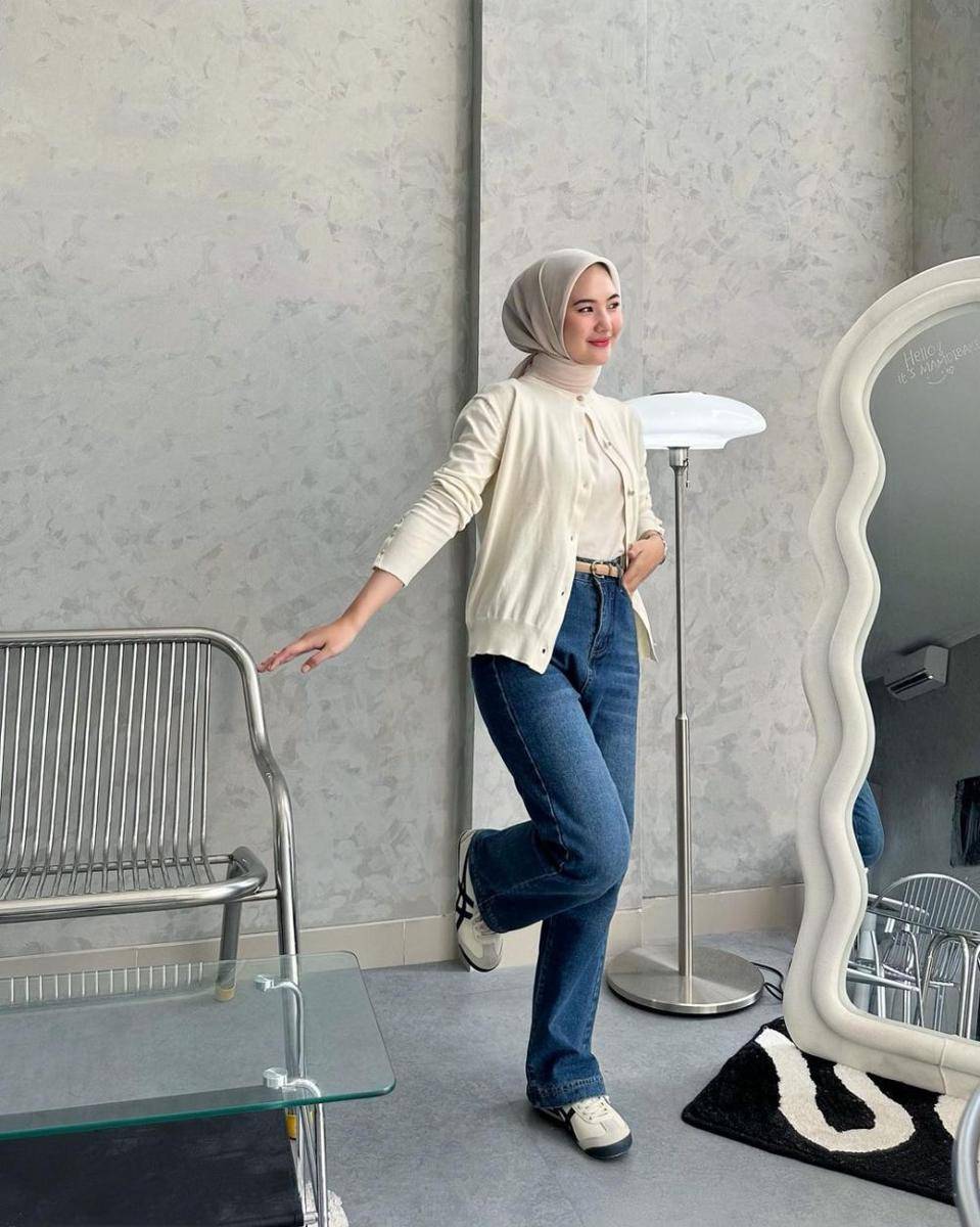 OOTD pakai cardigan rajut ala Intan Ghazella (instagram.com/intanghazll_)