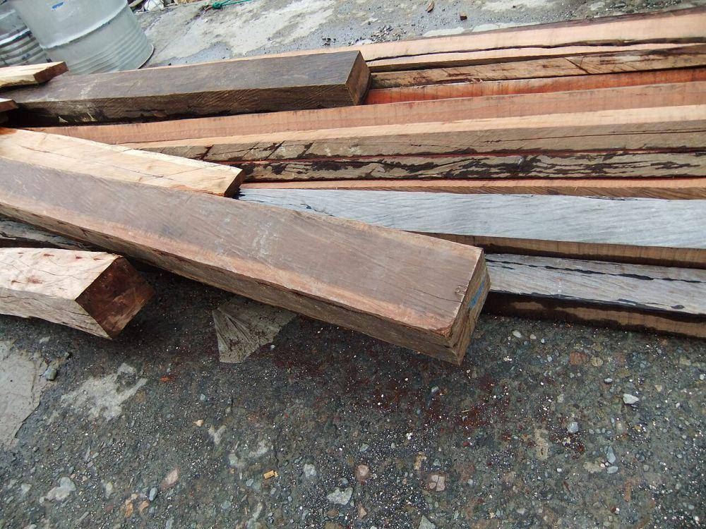 Kayu ulin (commons.wikimedia.org/Midori)