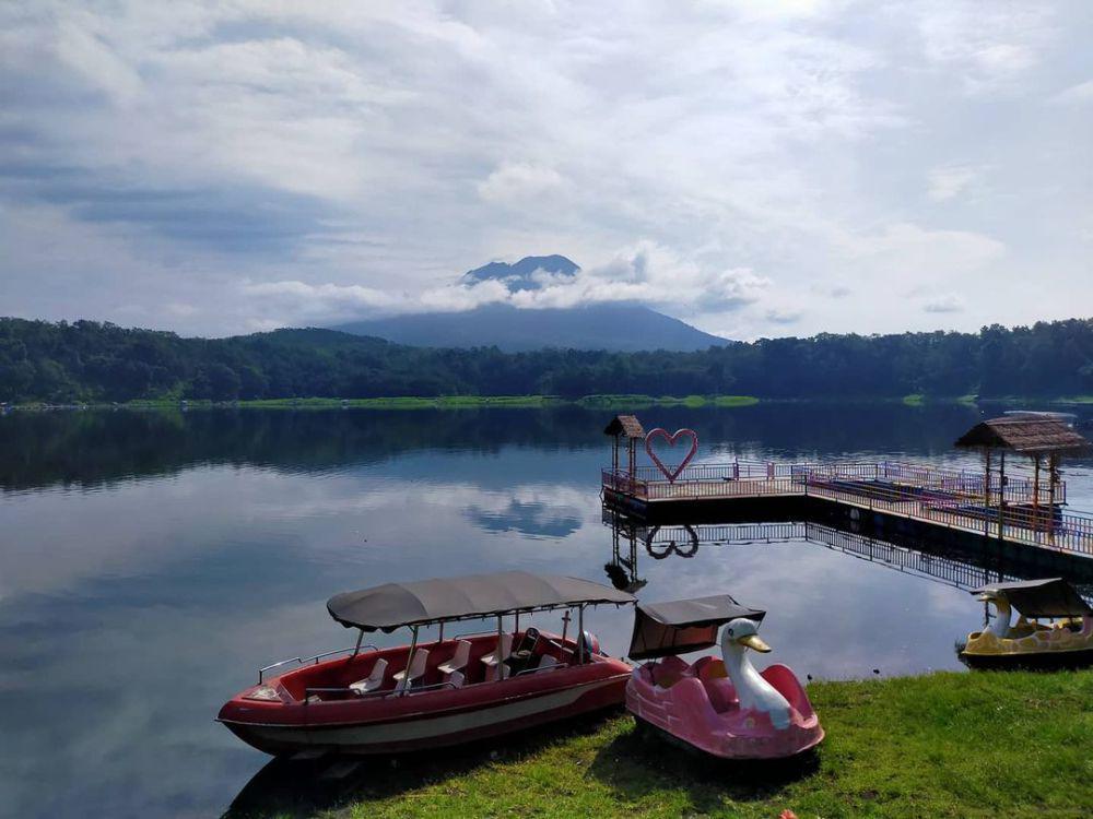 panorama alam yang tersaji di Ranu Klakah (instagram.com/aries_ebietz)