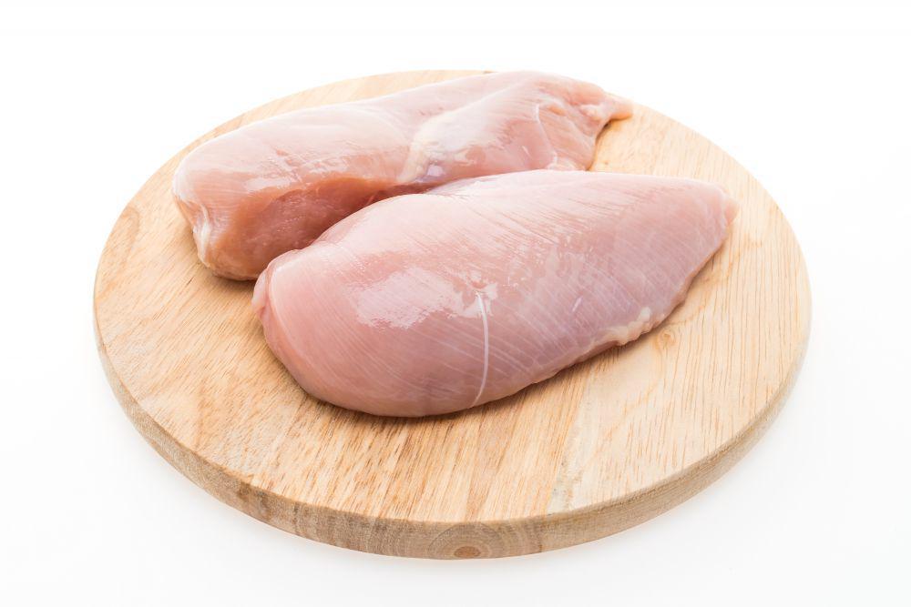ayam fillet (freepik.com/mrsiraphol)