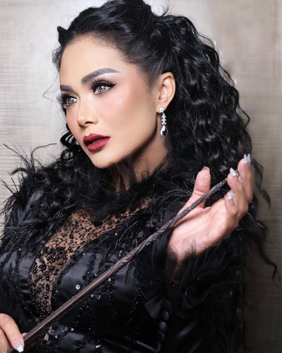inspirasi makeup glamor untuk kondangan ala Krisdayanti (instagram.com/krisdayantilemos)