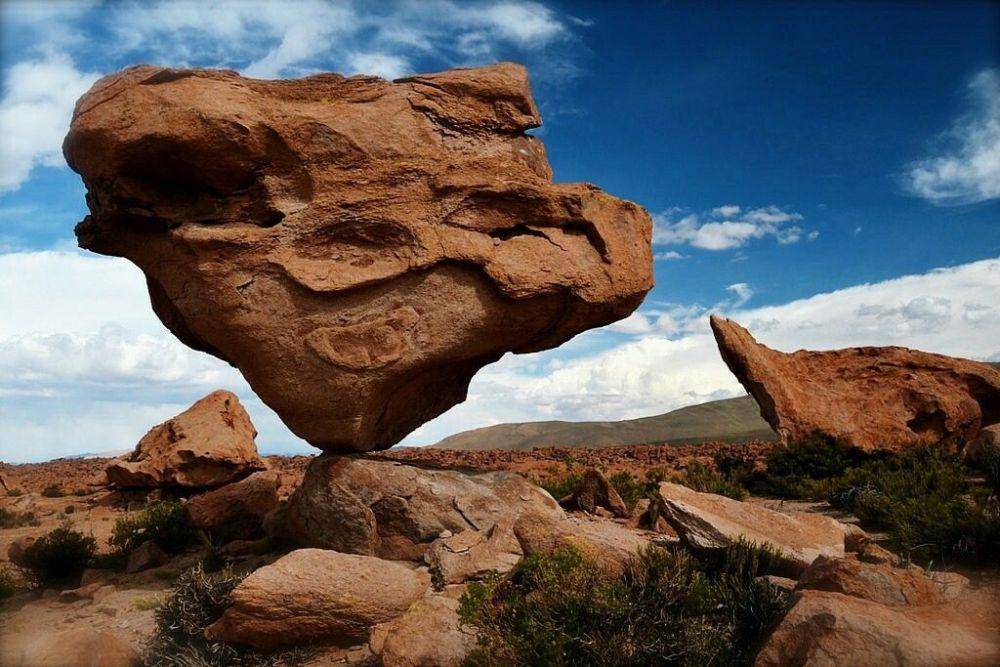 Balancing Rock. (id.pinterest.com)