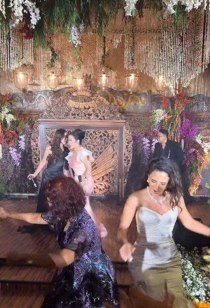 potret resepsi pernikahan Nadine Kaiser (instagram.com/ashleyclarisew)