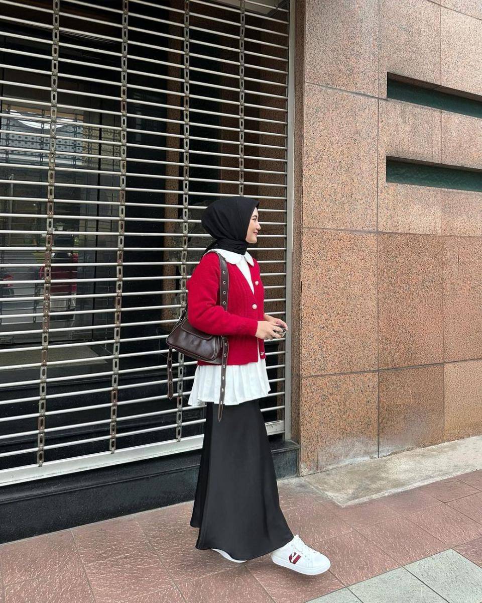 OOTD pakai cardigan rajut ala Intan Ghazella (instagram.com/intanghazll_)