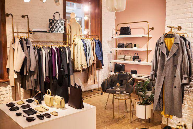 Ilustrasi thrift shop wanita  (freepik.com/seventyfour)