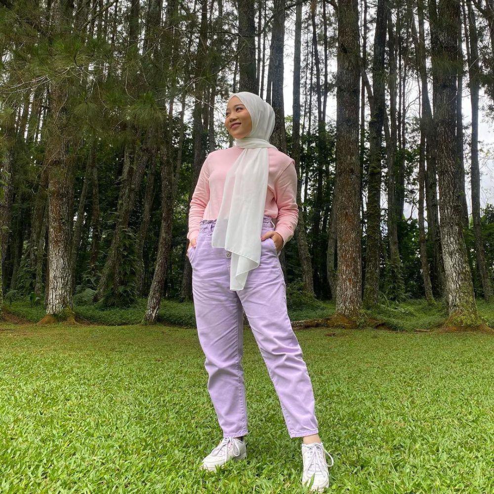 ootd untuk pemilik kulit cool undertone (instagram.com/camilliazr)