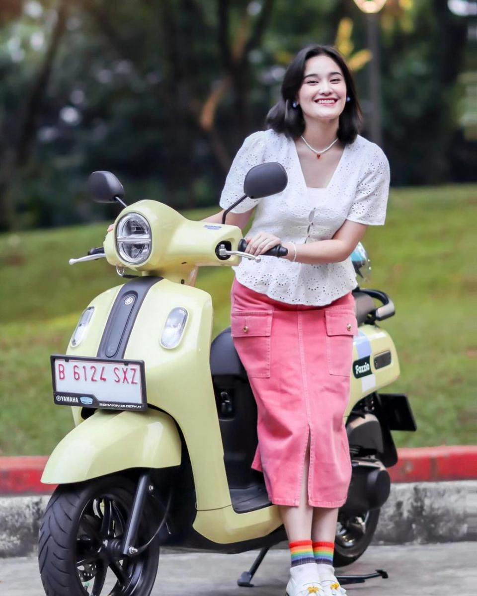 ootd untuk pemilik kulit cool undertone (instagram.com/asheladz)