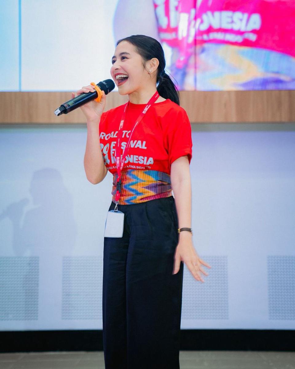 potret Prilly Latuconsina di event FFI Goes to Campus (instagram.com/prillylatuconsina96)