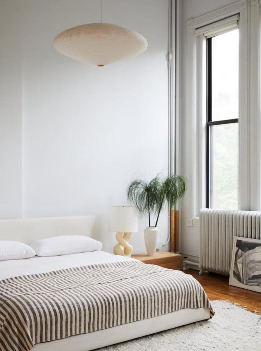 ilustrasi kamar kos cewek dengan kasur lantai (housebeautiful.com)