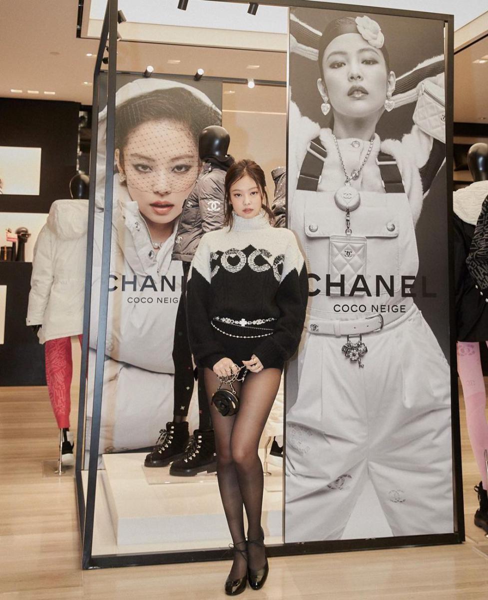 ide gaya feminin nuansa hitam ala Jennie BLACKPINK (instagram.com/jennierubyjane)
