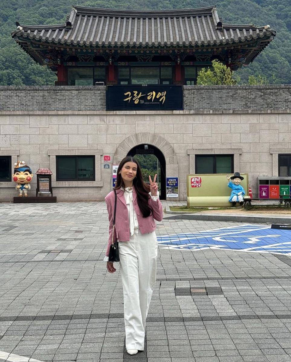 ide outfit nuansa pink ala Sabrina Chairunnisa (instagram.com/sabrinachairunnisa_)