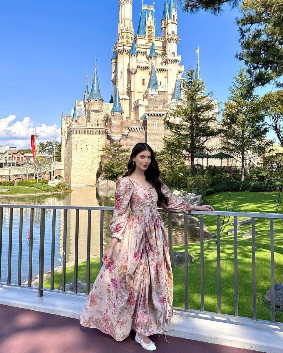 ide outfit nuansa pink ala Sabrina Chairunnisa (instagram.com/sabrinachairunnisa_)