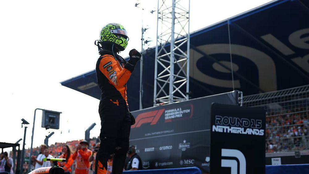 Lando Norris berselebrasi usai finis pertama di GP Belanda 2024. (formula1.com)