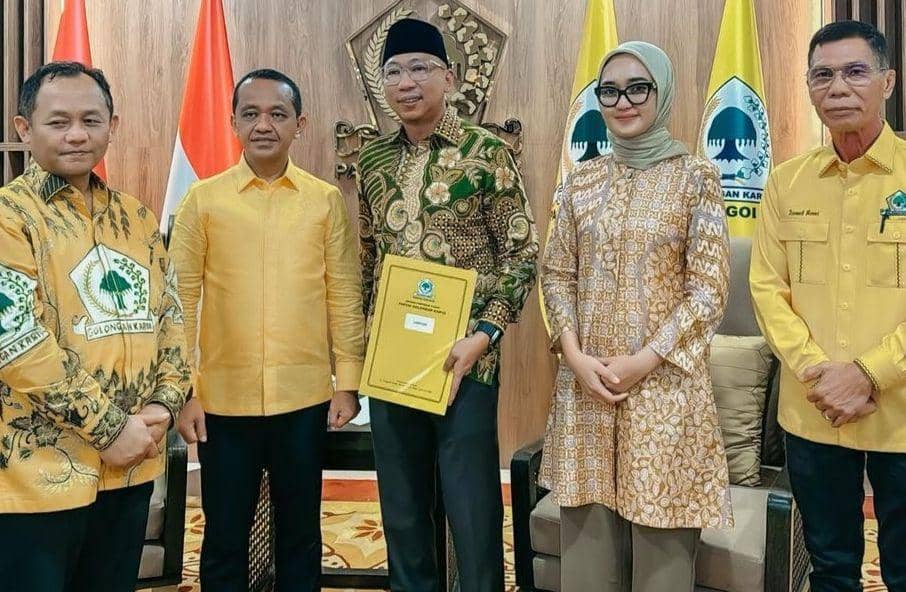 Penyerahan rekomendasi dukungan Golkar kepada Mirza-Jihan. (Instagram/@Mirza_Jihan_Untuklampung).