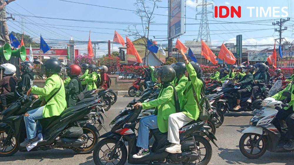 Massa mahasiswa UIN Walisongo yang berujuk rasa di Pantura Semarang. (IDN Times/Fariz Fardianto)