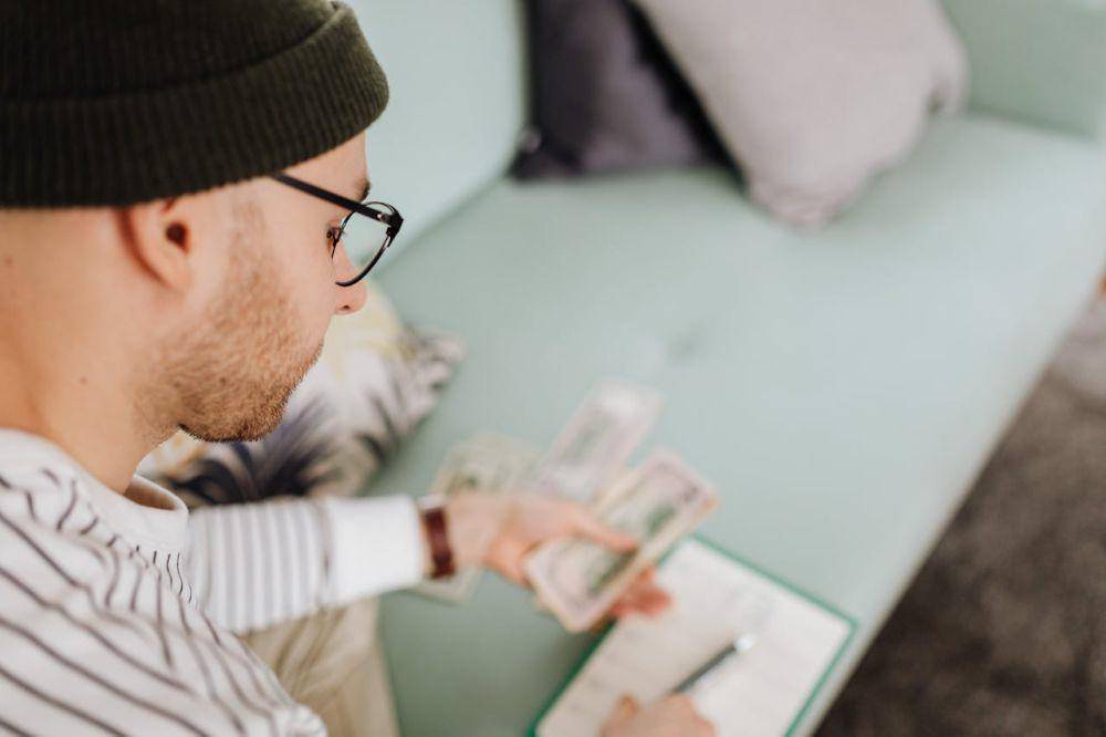 ilustrasi budgeting (pexels.com/Karolina Kaboompics)