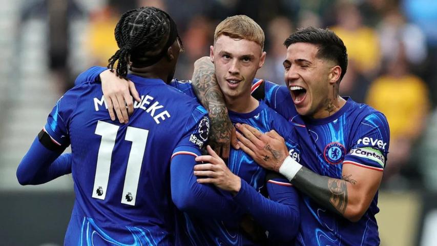 Noni Madueke (kiri), Cole Palmer (tengah), dan Enzo Fernandez (kanan) (premierleague.com)
