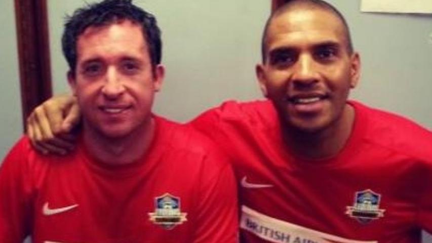 Robbie Fowler (kiri) dan Stan Collymore (kanan) (liverpoolfc.com)