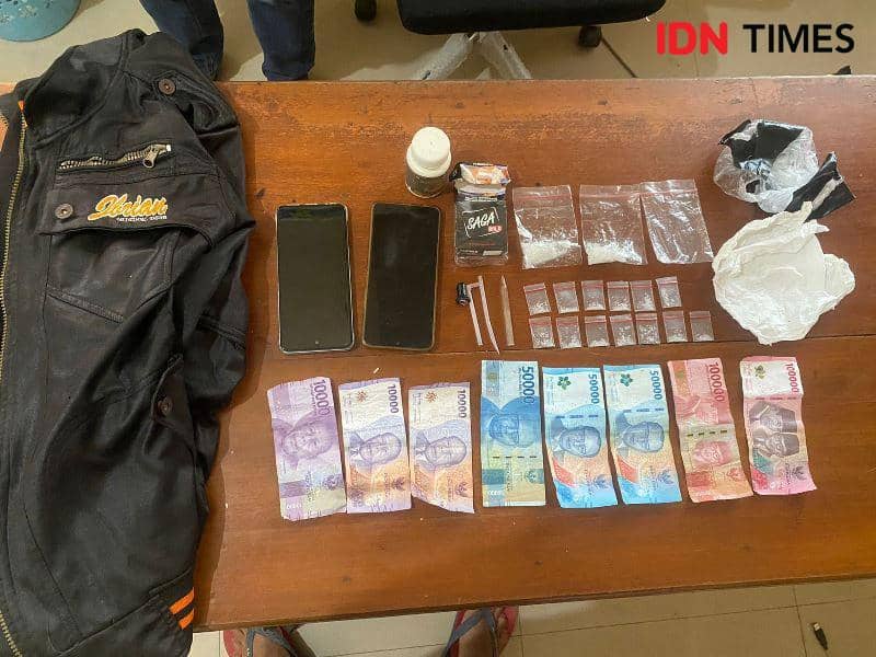 Barang bukti milik tersangka OP yang amankan di Polsek Sepaku (IDN Times/Ervan)