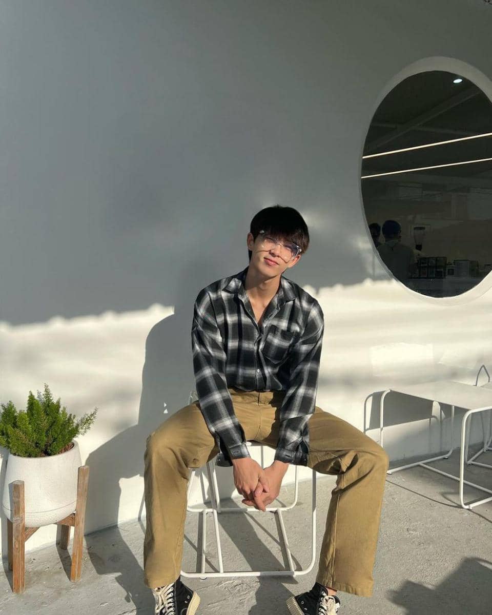 outfit nuansa hitam ala Garfield Pantach (instagram.com/garfinpkk)