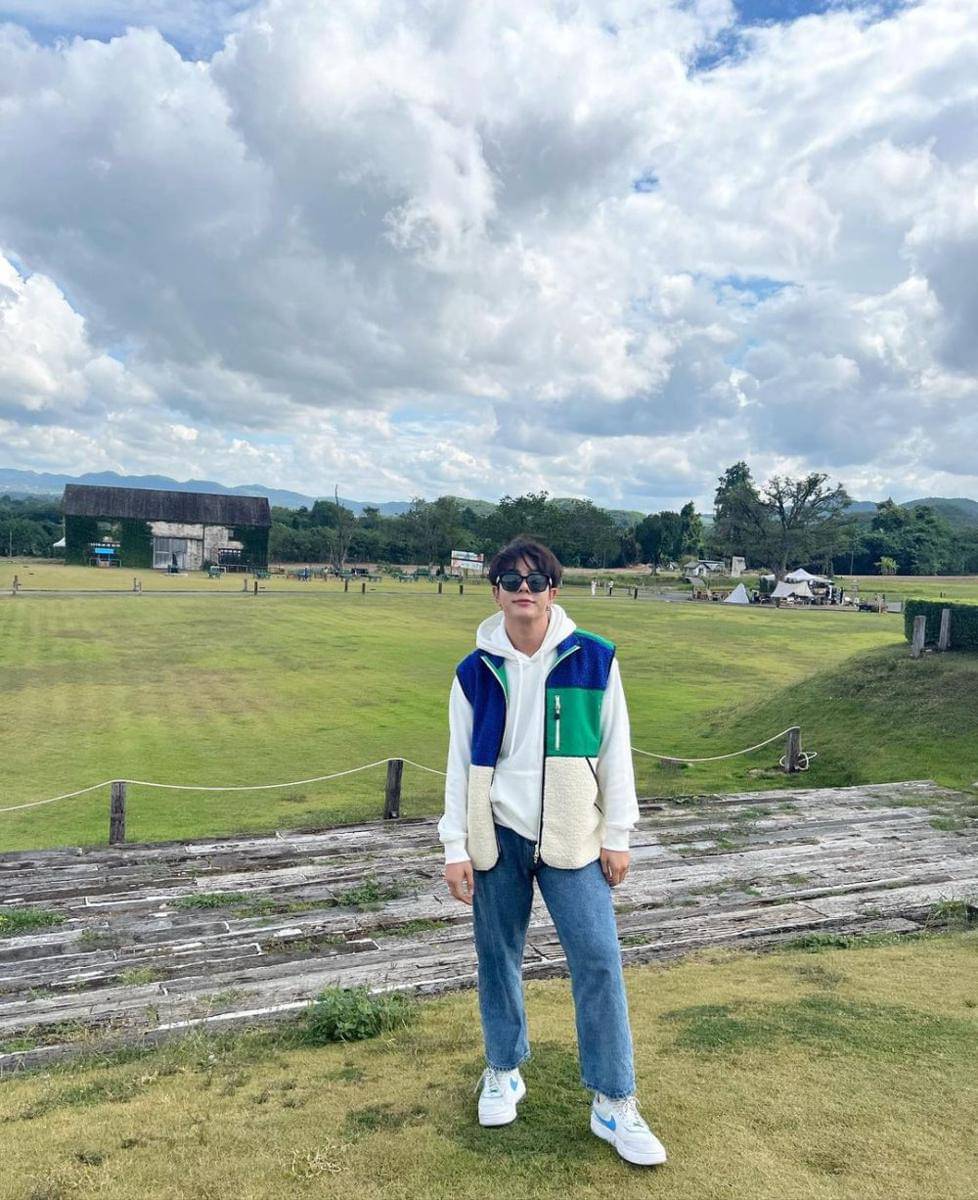 padu padan blue jeans ala Mix Sahaphap (instagram.com/mixxiw)