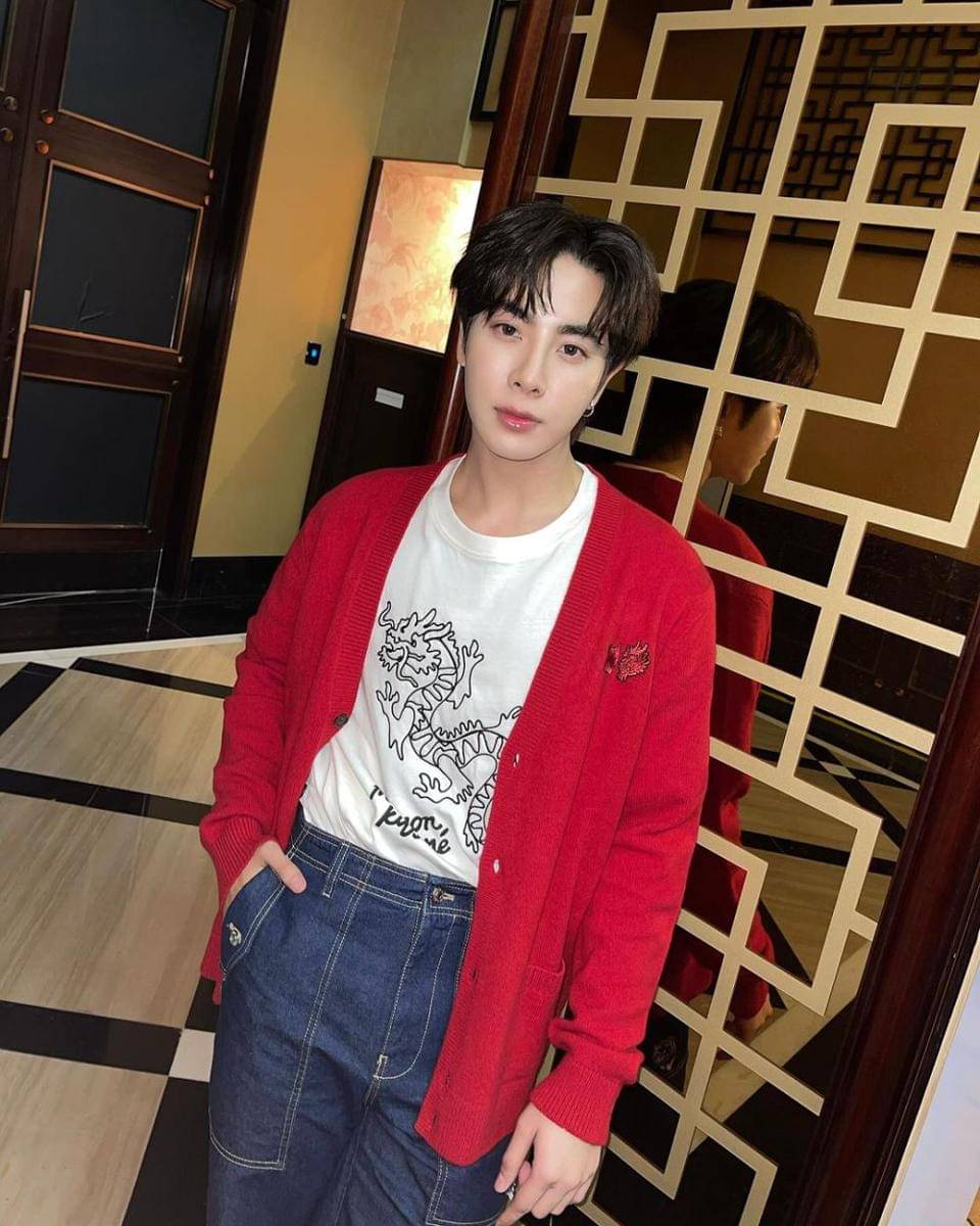 padu padan blue jeans ala Mix Sahaphap (instagram.com/mixxiw)