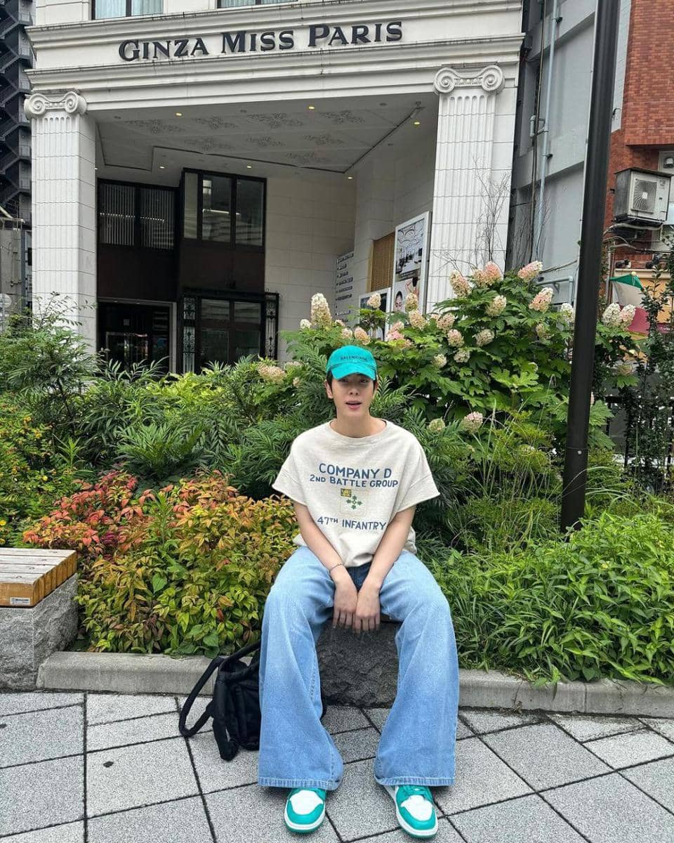 padu padan blue jeans ala Mix Sahaphap (instagram.com/mixxiw)