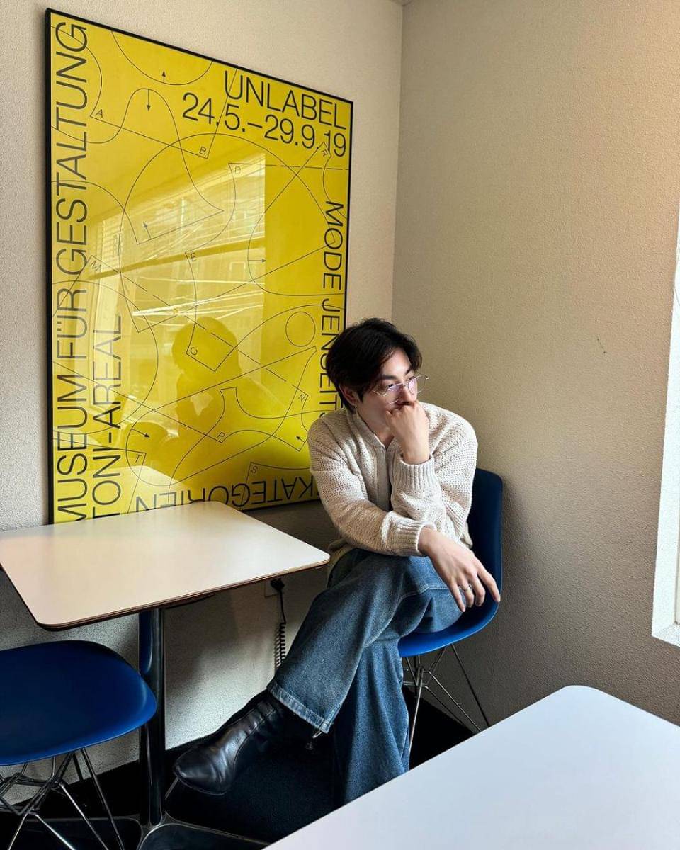 padu padan blue jeans ala Mix Sahaphap (instagram.com/mixxiw)