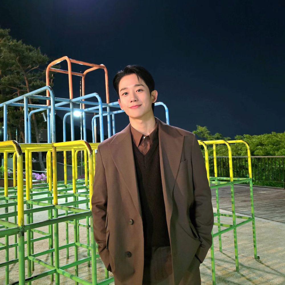 potret Jung Hae In di balik layar drama Love Next Door (instagram.com/holyhaein)