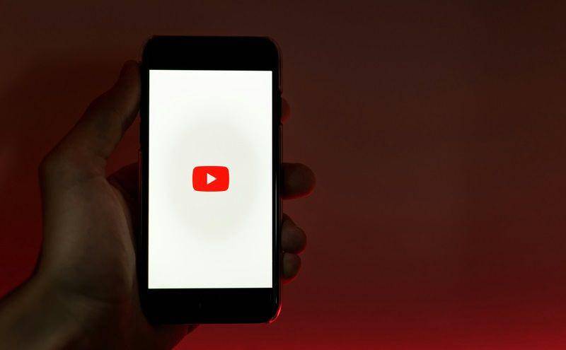 ilustrasi menggunakan YouTube (unsplash.com/Szabo Viktor)