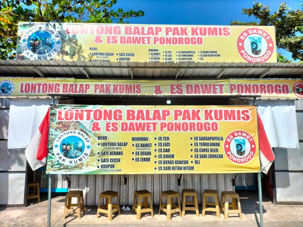 Tampak depan Lontong Balap Pak Kumis dan Es Dawet Ponorogo. IDN Times/Talita Hariyanto