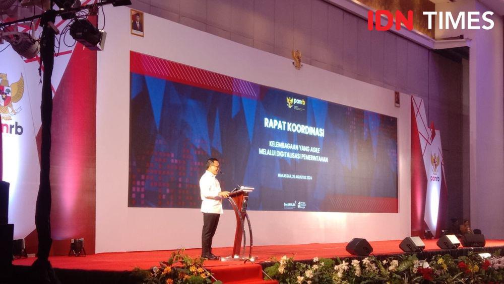 Menteri Pendayagunaan Aparatur Negara Reformasi Birokrasi (Menpan RB), Abdullah Azwar Anas, saat berada di Makassar, Senin (26/8/2024). IDN Times/Ashrawi Muin