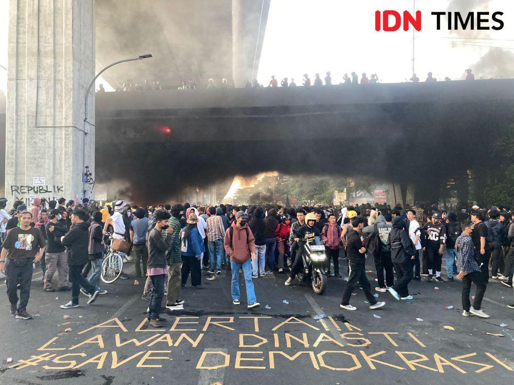 Mahasiswa Makassar Demo Lagi: Kawal Demokrasi, Setop Politik Dinasti