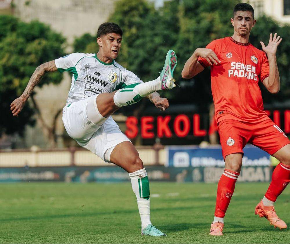 kalah dengan skor 1-0 saat melawan Semen Padang dilanjutan Liga 1 di Stadion Sekolah Tinggi Ilmu Kepolisian (STIK), Jakarta, Senin (26/8/2024). (Instagram/pssleman)