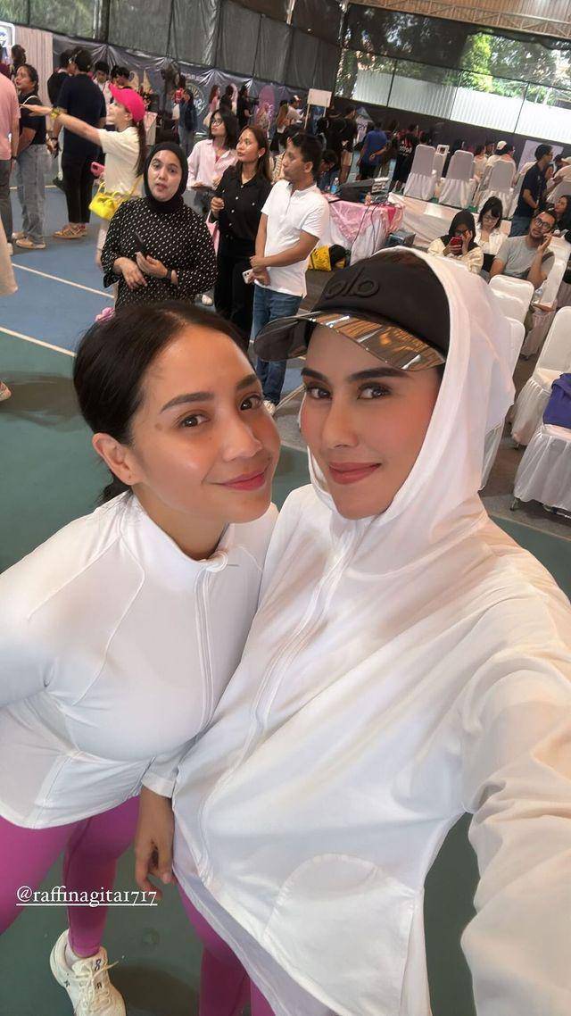 Syahnaz dan Nagita tanding tenis (Instagram.com/syahnazs)