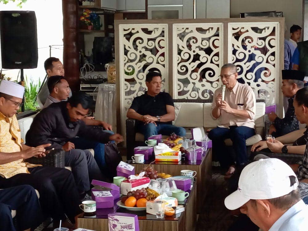 Pasangan Iron-Edwin saat melakukan rapat persiapan pendaftaran dengan parpol pengusung(IDN Times/Ruhaili)