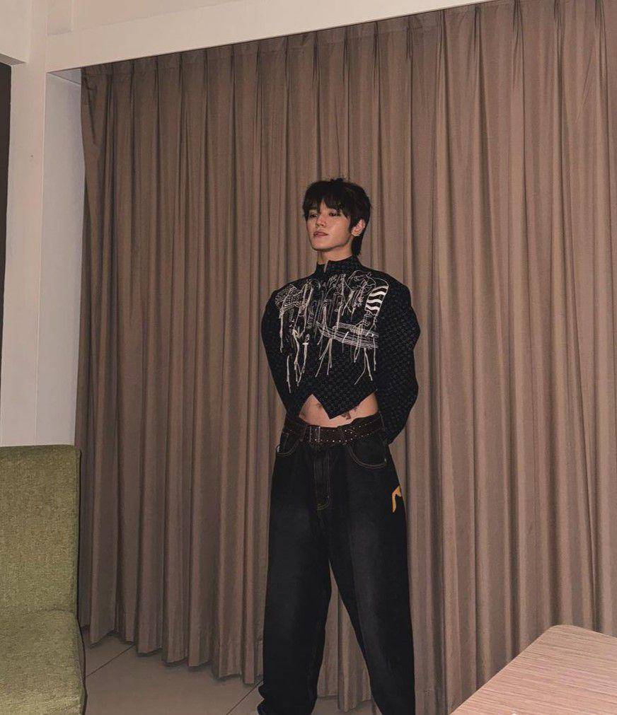 ragam OOTD serba denim ala Taeyong NCT (instagram.com/taeoxo_nct)