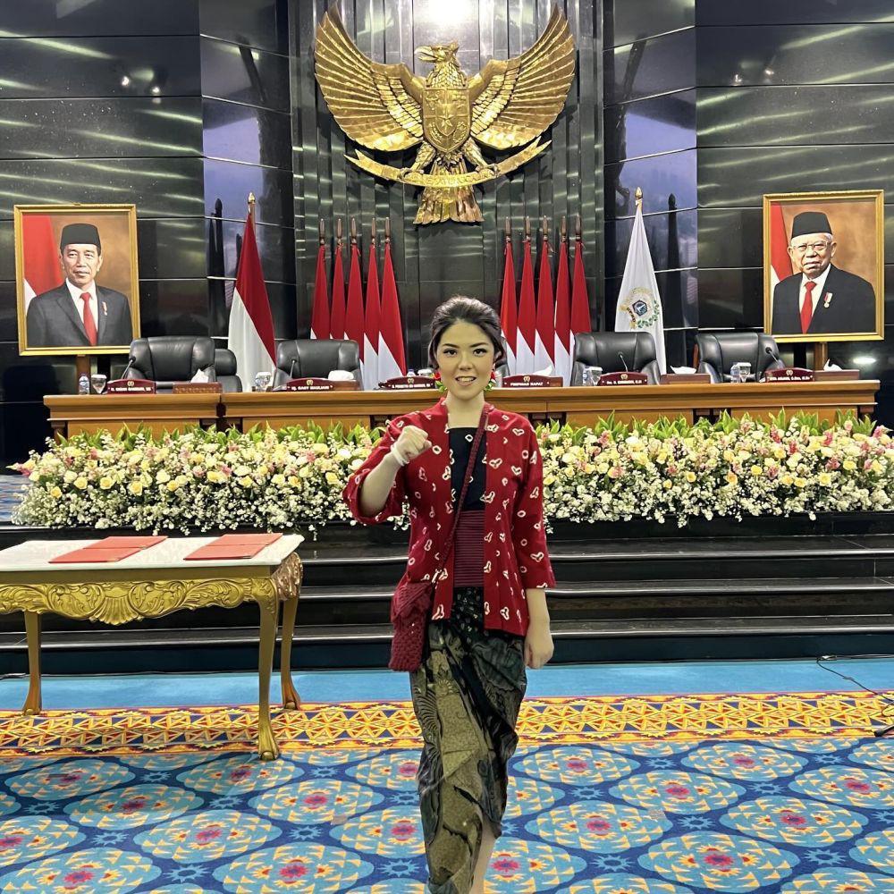 potret artis dilantik anggota DPRD DKI Jakarta (instagram.com/tinatoon101)
