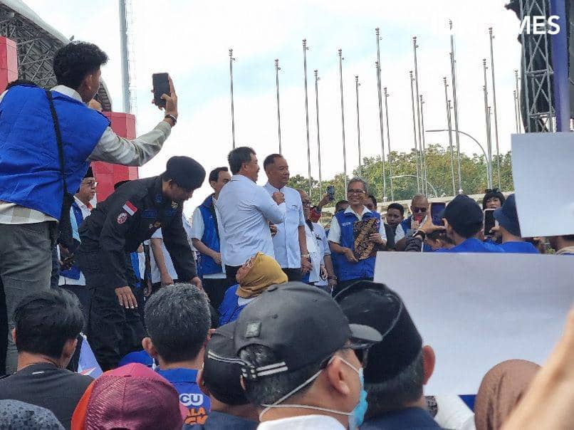 Deklarasi HDCU sebelum mendaftar ke kantor KPU Sumsel (IDN Times/Rangga Erfizal)