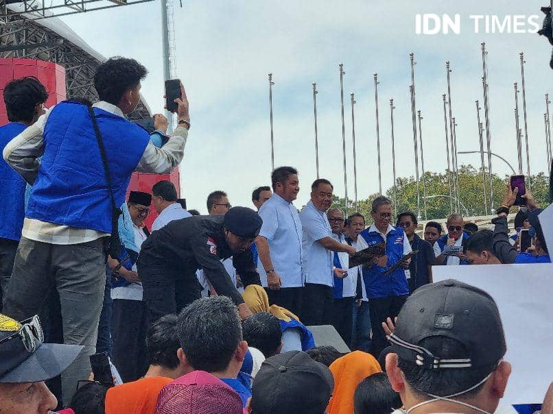 Deklarasi HDCU sebelum mendaftar ke kantor KPU Sumsel (IDN Times/Rangga Erfizal)
